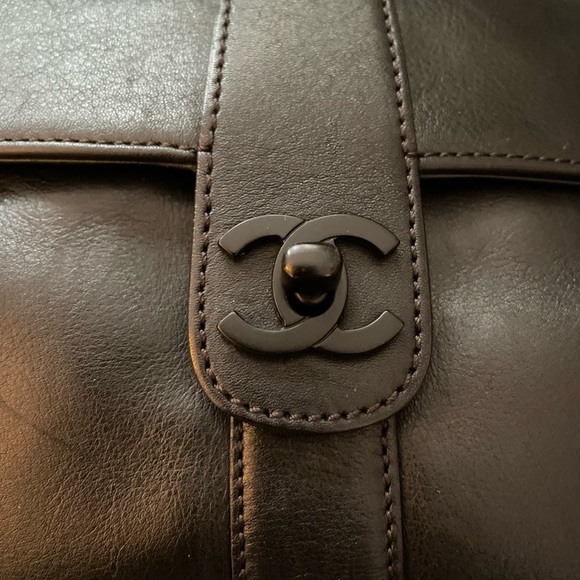 Authentic Chanel Vintage Black CC Turn-lock Leather Satchel - Picture 12 of 13